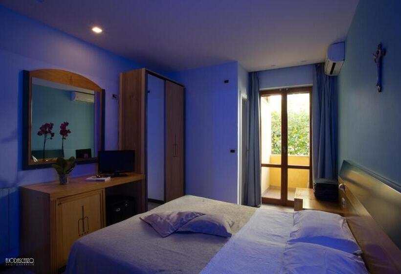 Economy Quadruple Room, Casa Gialla
