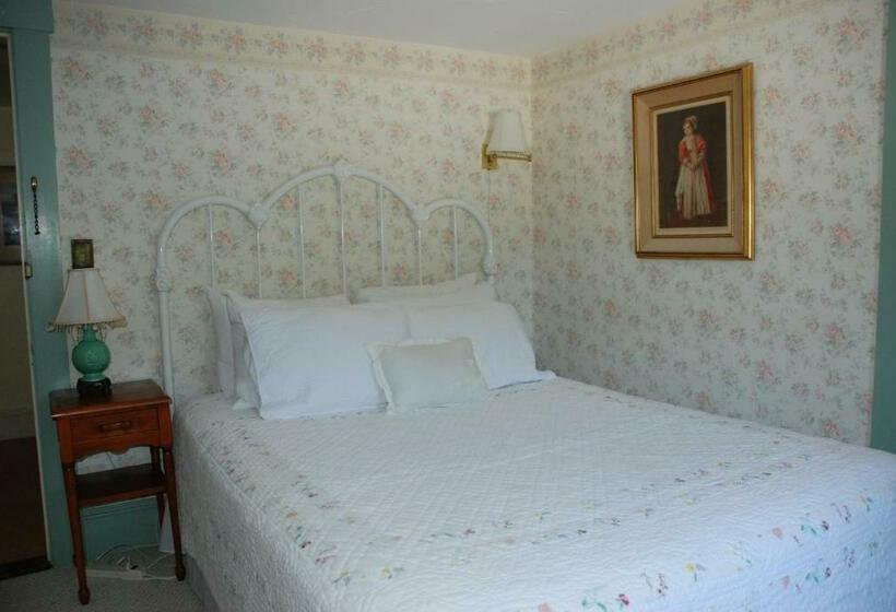 Номер Стандарт, Follansbee Inn