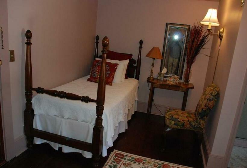 Номер Стандарт, Follansbee Inn
