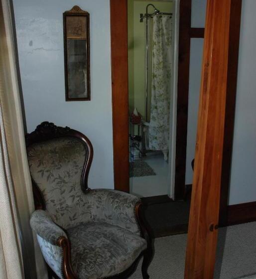 Номер Стандарт, Follansbee Inn
