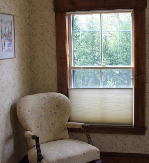 Номер Стандарт, Follansbee Inn