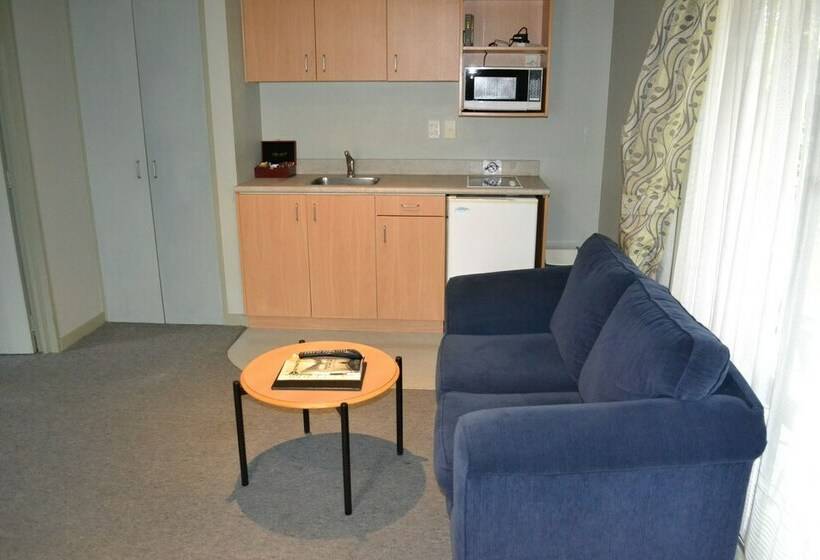 Люкс, Courtesy Court Motel