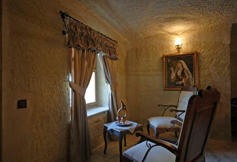 سوییت لوکس, Phocas Cave Suites