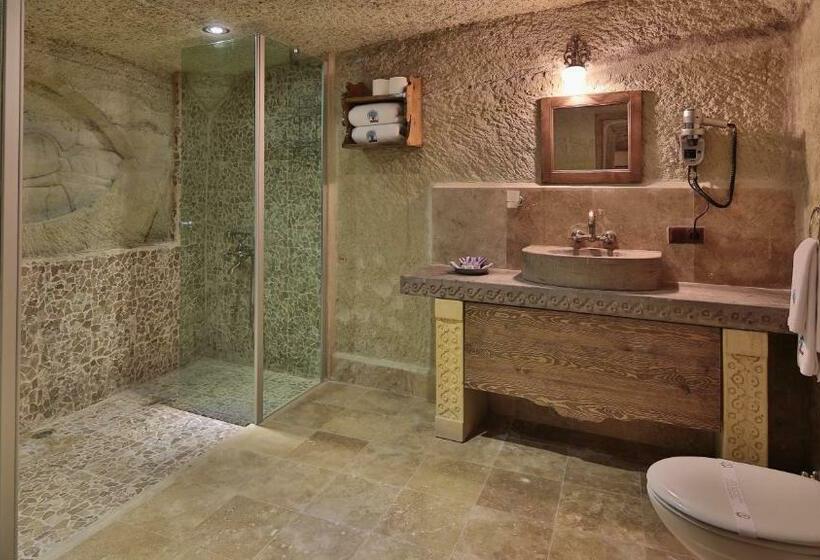 سوییت لوکس, Phocas Cave Suites