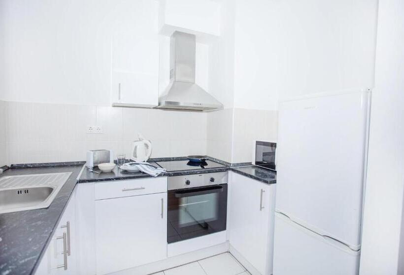 Апартаменты 3 Спальни, Maple Tree Budget Apartments