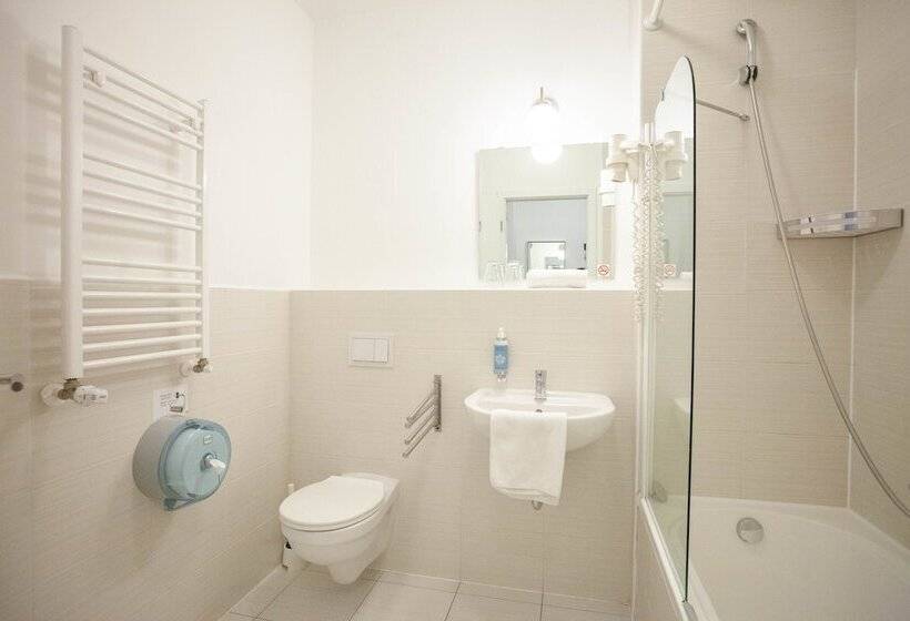 Апартаменты 3 Спальни, Maple Tree Budget Apartments