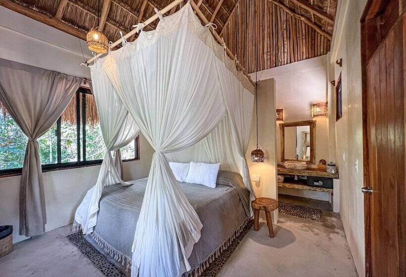 スタンダードバンガロー, Diamante K   Inside Tulum National Park