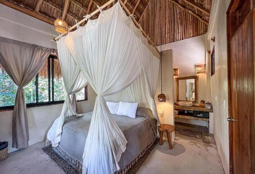 スタンダードバンガロー, Diamante K   Inside Tulum National Park