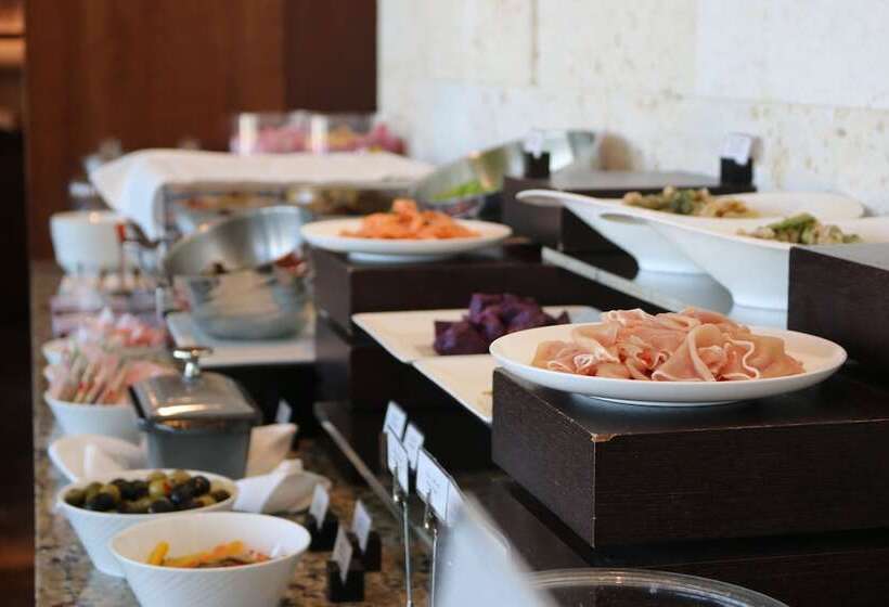 سوییت اجرایی, Hyatt Regency Naha Okinawa