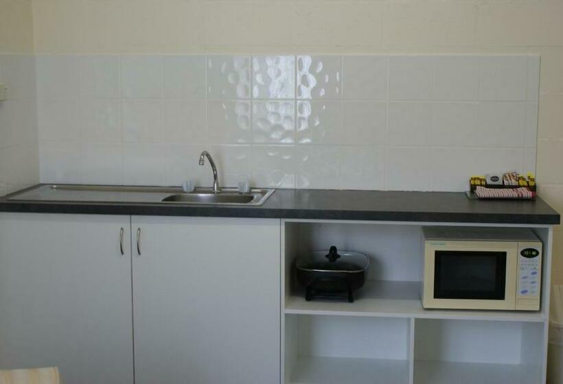 스탠다드 스튜디오, Warrnambool Motel And Holiday Park