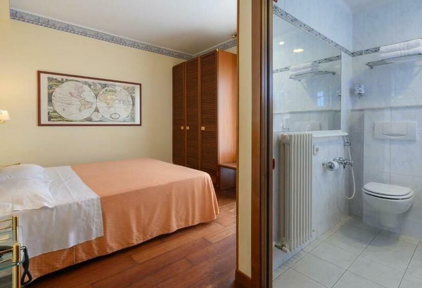Quarto Estandar para Deficientes Físicos, Atilius & Suites