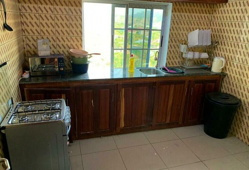اتاق استاندارد با چشم‌انداز استخر, Casilina Guest Home