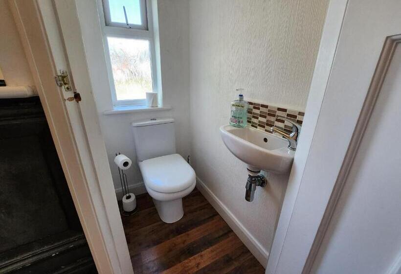 חדר סטנדרט חדר אמבטיה משותף, Solihull Shared House