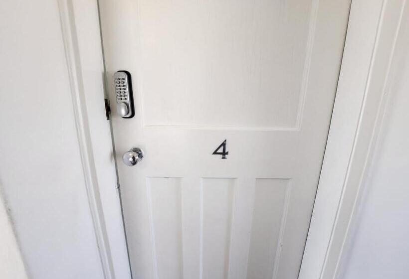 חדר סטנדרט, Solihull Shared House