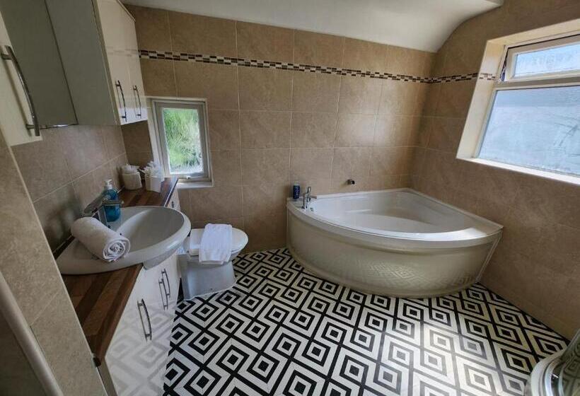 חדר סטנדרד יחיד חדר אמבטיה משותף, Solihull Shared House
