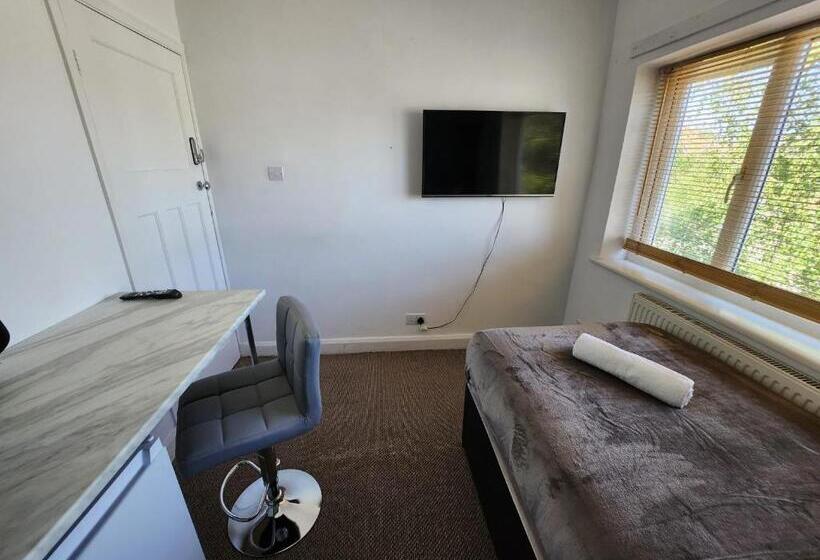 חדר סטנדרד יחיד חדר אמבטיה משותף, Solihull Shared House