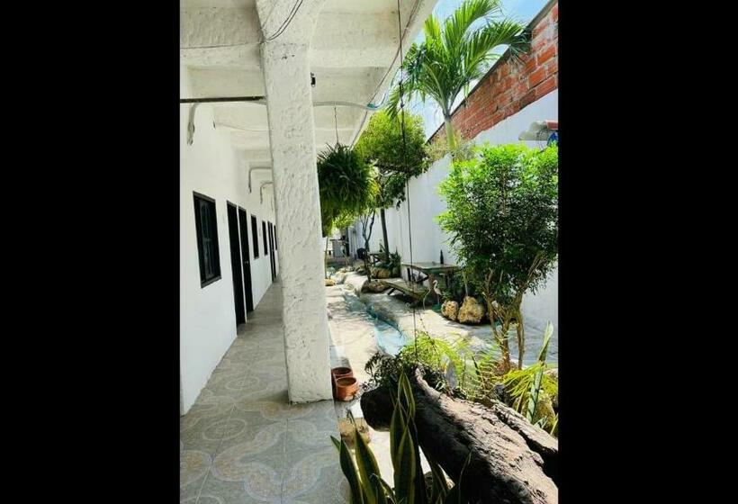 Номер Стандарт Трехместный, Room In Lodge   Tr A5d Hostel Room Near Castillo San Felipe With Pool And Wifi