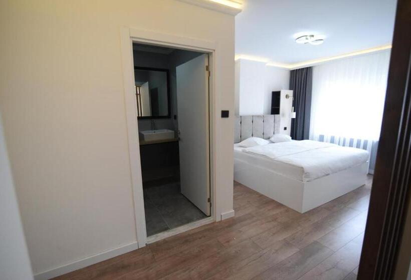סוויטה, Golden Life Suite