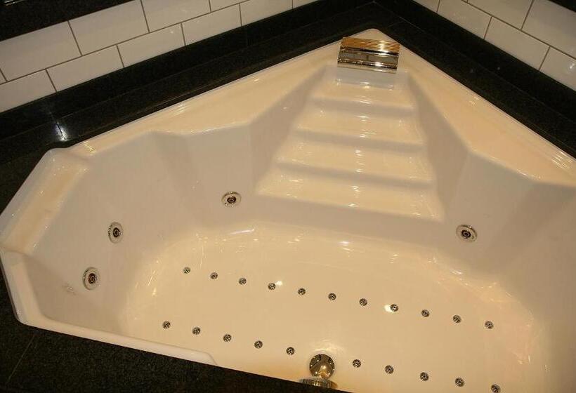 Quarto Estandar com Hidromassagem, Burg Arras