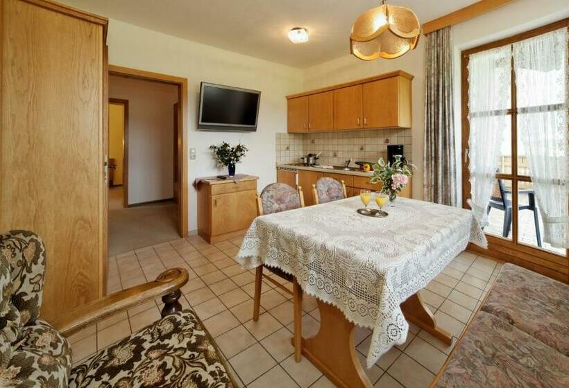 Апартаменты 2 Спальни с Балконом, Landhaus Maria Bed&breakfast