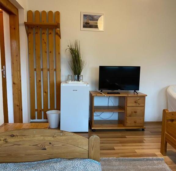 庭の見えるスタンダードトリプルルーム, Global Apartmanház