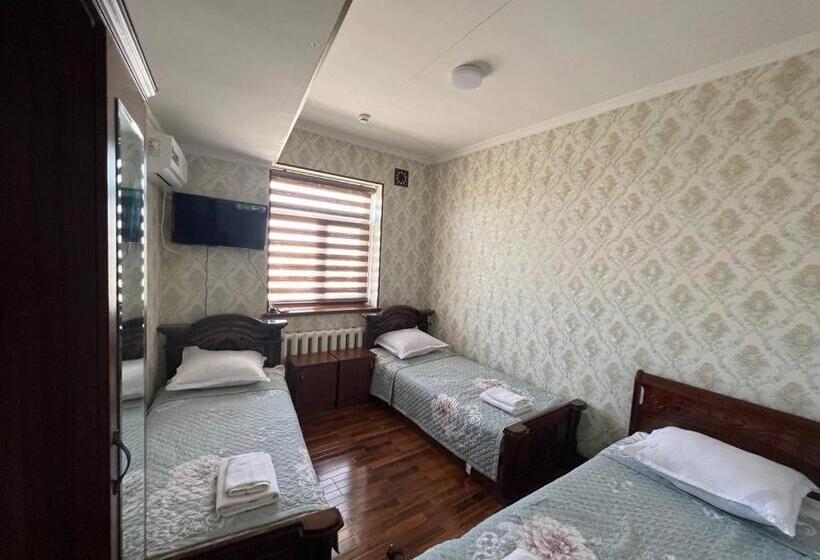 اتاق استاندارد سه نفره, Khamza Hostel