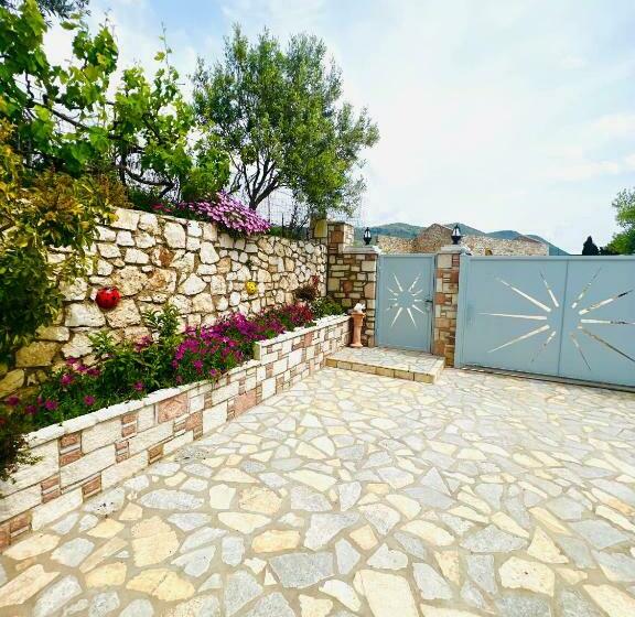 اتاق لوکس, Mistral Inn
