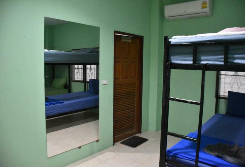 Кровать в Общей Комнате, Blessings Home & Café