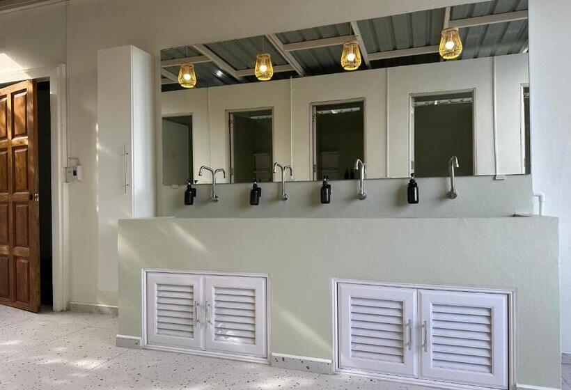Кровать в Общей Комнате, Blessings Home & Café