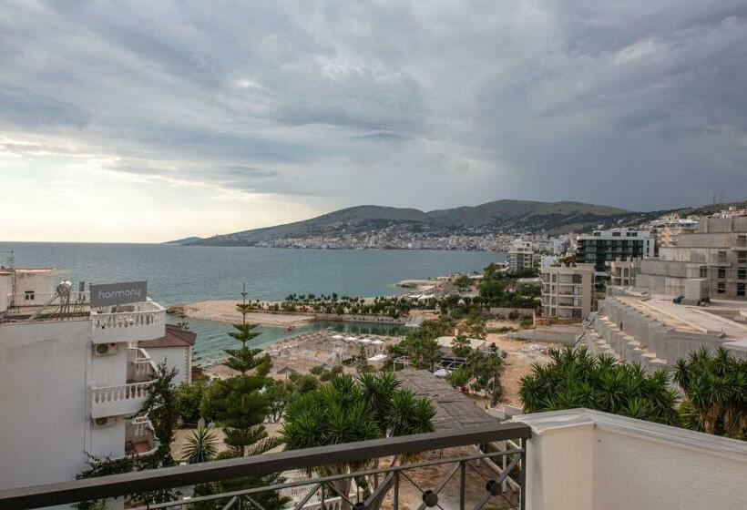 اتاق استاندارد با بالکن و چشم‌انداز دریا, Keliani
