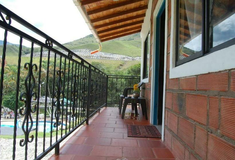 Люкс, Hosteria Puerta Del Nus