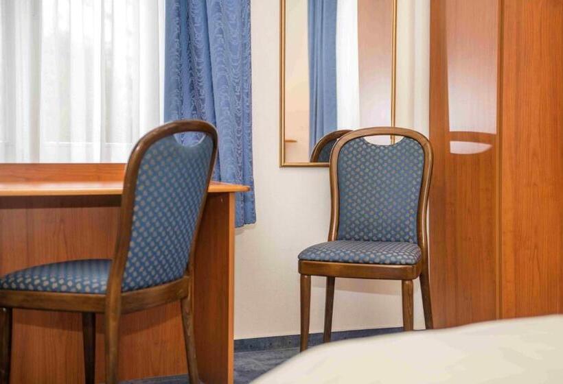 Номер Стандарт Трехместный, Golfhotel Denzerheide