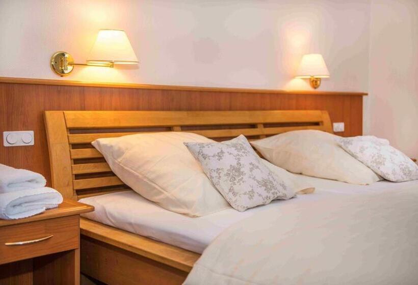 Номер Стандарт Трехместный, Golfhotel Denzerheide