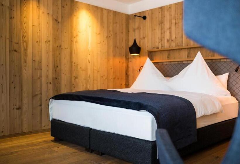 Студия Deluxe, Hindenburglinde