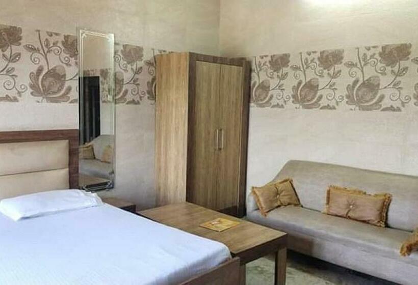 Quarto Deluxe, Ivy, Talwara