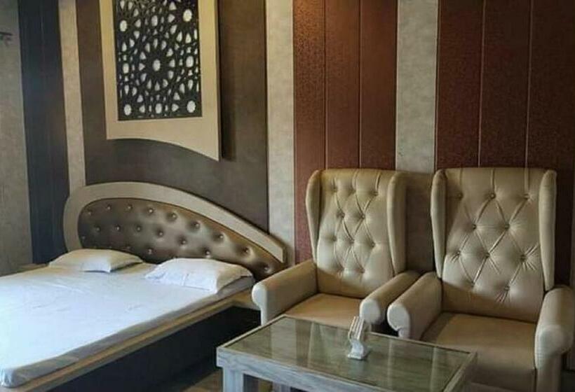 Quarto Superior, Ivy, Talwara