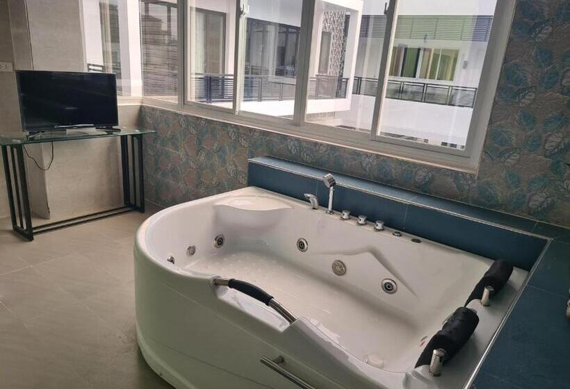 스탠다드 스튜디오, Dampa Poolside Events & Accommodation