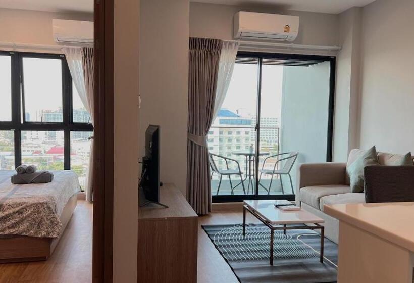 ‫فيلا غرفة نوم واحدة, Perfect Top Pool View Condo Astra Sky River