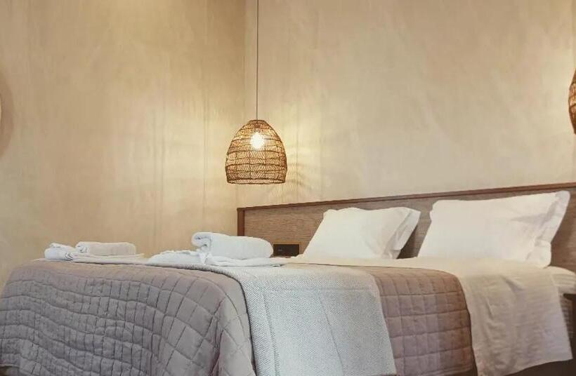 جناح مطلّ علي حمام السباحة, Areos Polis Boutique