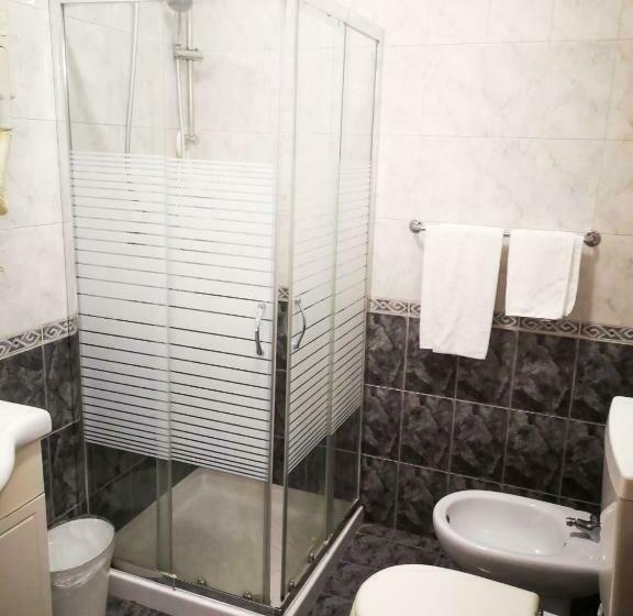 اتاق استاندارد سه نفره, Cavour Resort