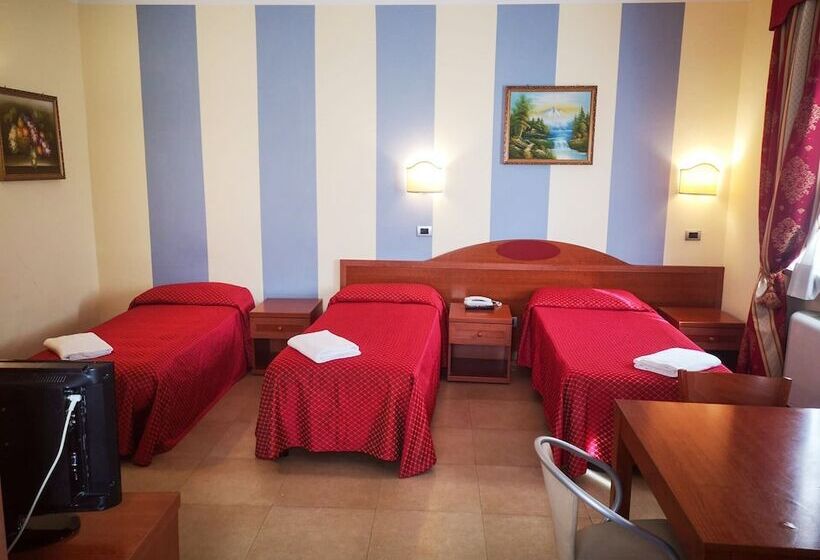 اتاق استاندارد سه نفره, Cavour Resort
