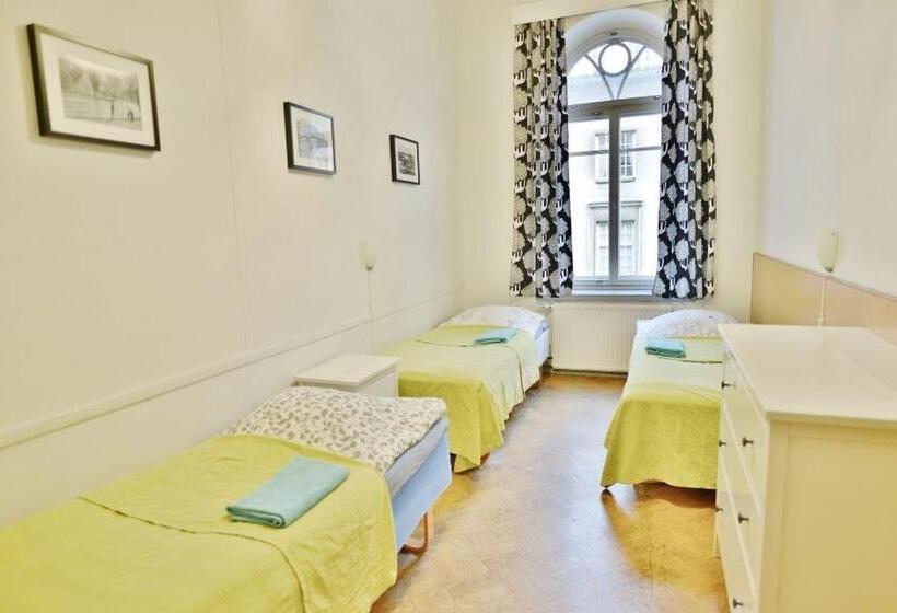 Pokój Trzyosobowy Standard Wspólna Łazienka, Hostel Diana Park
