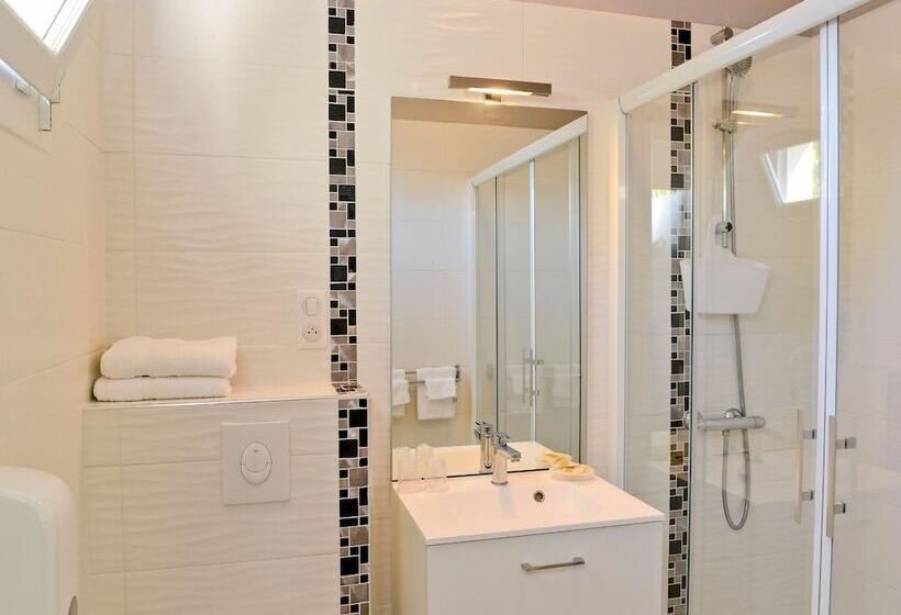 Номер Стандарт Трехместный, Logis Hôtel L Amandier