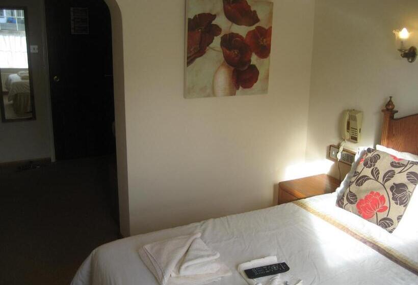 Номер Стандарт, Priory Lodge