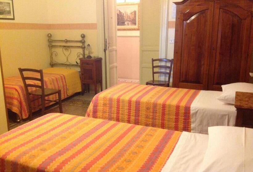 اتاق استاندارد سه نفره, Albergo Cavour