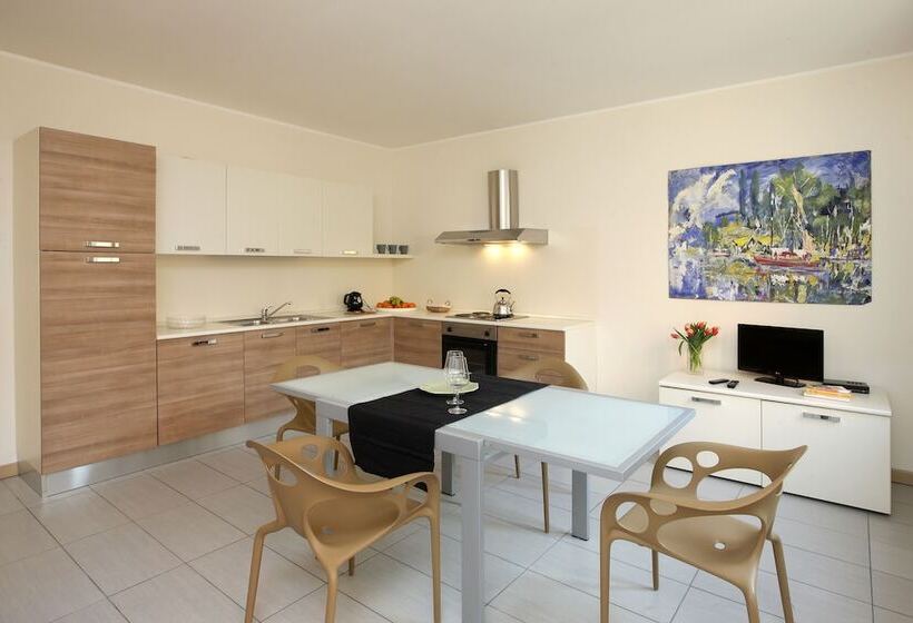Апартаменты 1 Спальня с Балконом, Mariposa Apartments