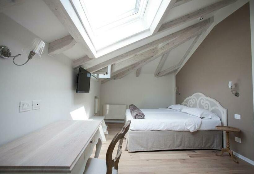 Romantic Room, Villa Italia Luxury Suites And Apartments