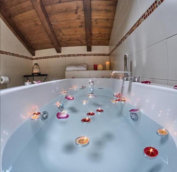Апартаменты 3 Спальни, Villa Vinicia, Pool, Jacuzzi, Airco