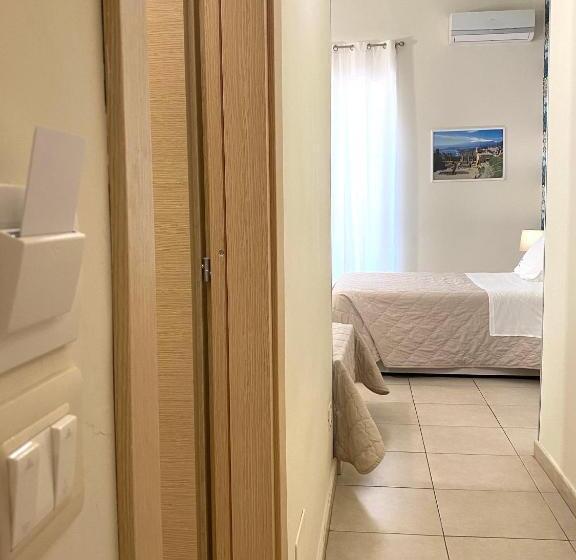 Четырехместный Номер Стандарт с Балконом, Nina B&b
