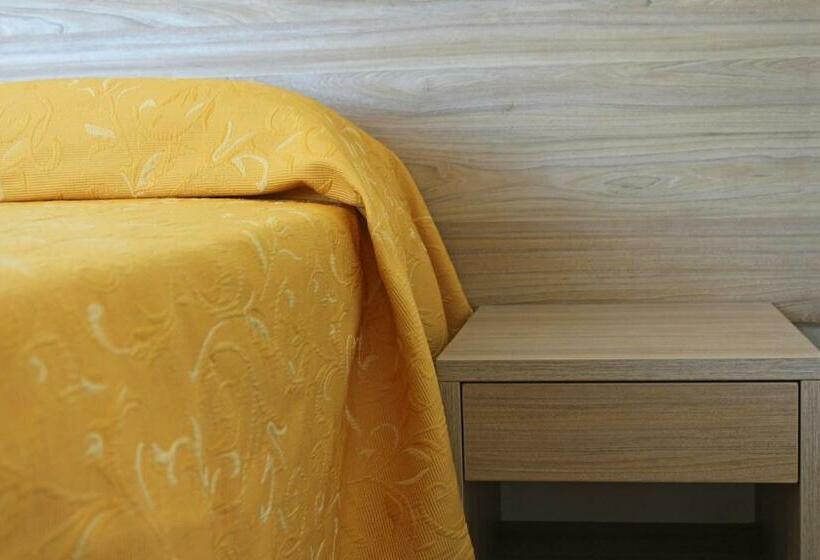 Quarto Estandar Individual, Touring Misano Adriatico